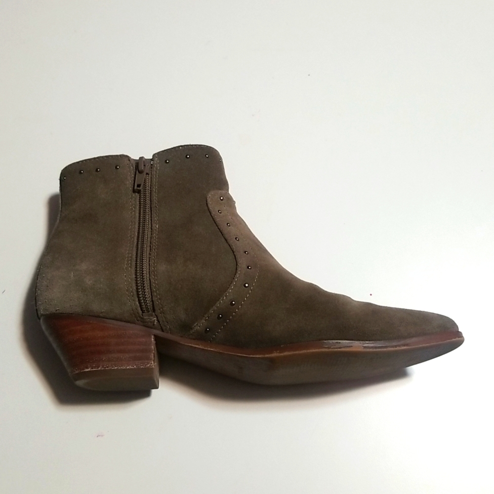 Marc Fisher Tan Suede Leather Studded Ankle Boots sz 8